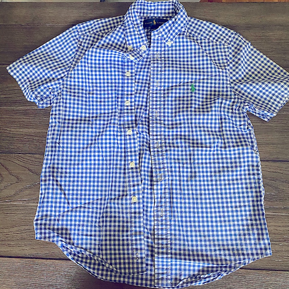 Boys short sleeve collar shirt.